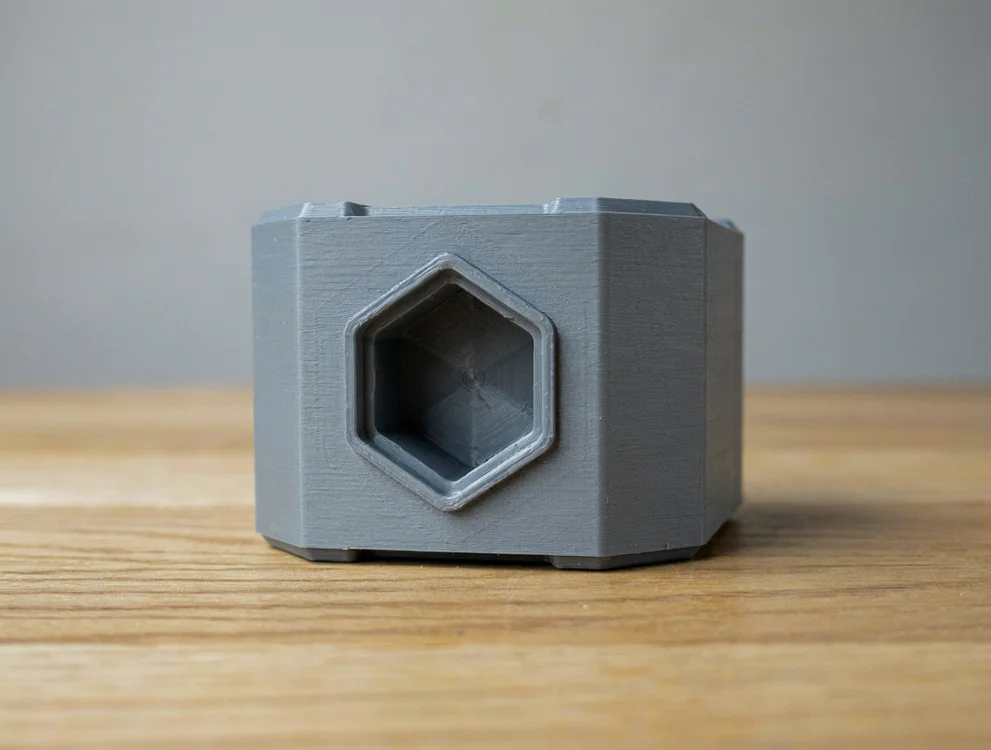 Levelling insert for table leg