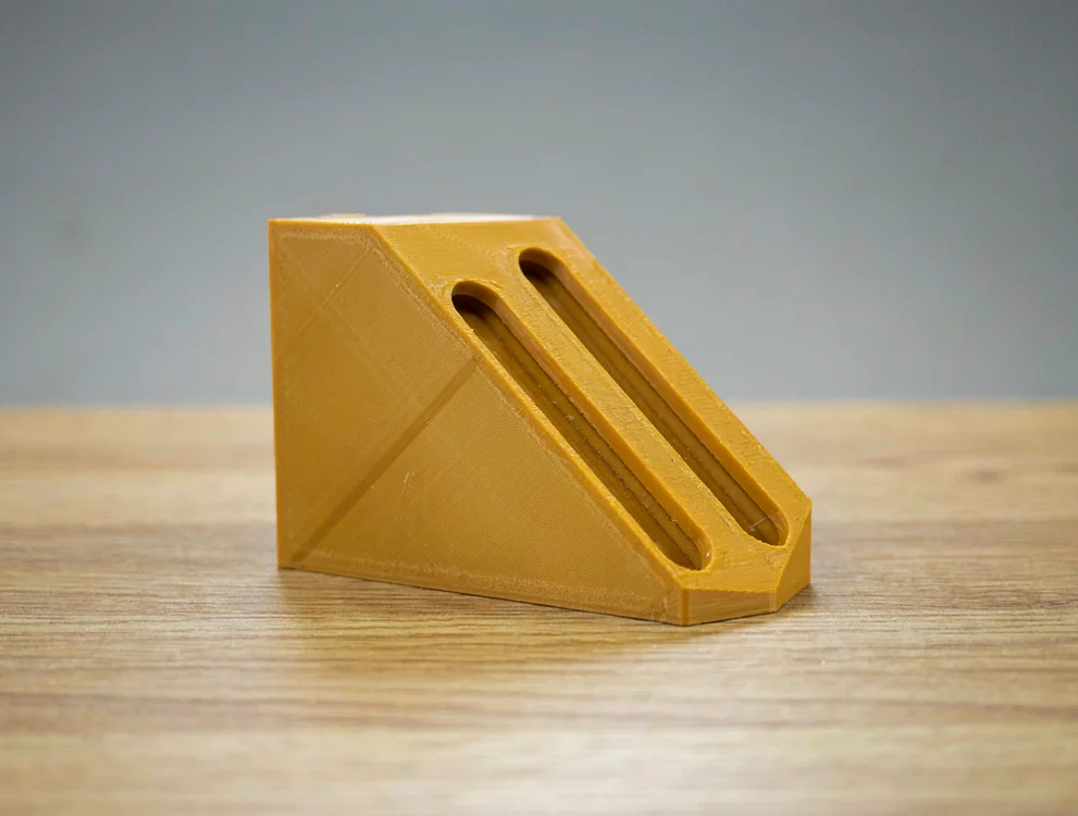 Protection d'angle à sangle intégrée